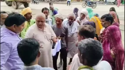 कैलारस: पीएम आवास व जल भराव की समस्या को लेकर सीपीएम ने कैलारस जनपद पंचायत और नगर परिषद कार्यालय पर प्रदर्शन कर ज्ञापन सौंपा