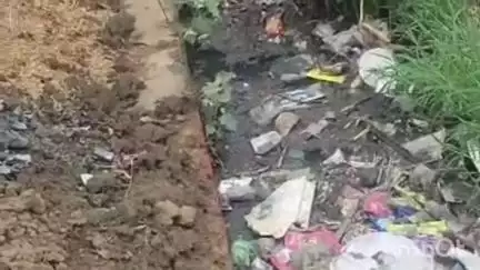 पीरो: पसौर गांव में रास्ते के विवादित भूमि का निरीक्षण अंचल अधिकारी चंदन चौधरी के द्वारा किया गया