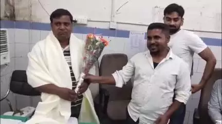 औरंगाबाद: सदर अस्पताल के इमरजेंसी वार्ड में डॉक्टर्स डे पर चिकित्सकों को किया गया सम्मान