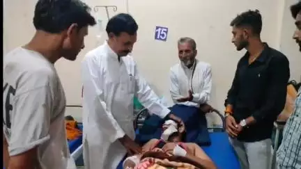 राजगढ़: पूर्व विधायक हेमराज कल्पोनी ने निदान अस्पताल में भर्ती मरीजों से मुलाकात कर स्वास्थ्य की जानकारी ली