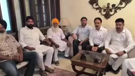 ਫਰੀਦਕੋਟ: ਡੋਗਰ ਬਸਤੀ ਵਿਖੇ ਅਕਾਲੀ ਆਗੂਆਂ ਨੇ ਪ੍ਰੈੱਸ ਕਾਨਫਰੰਸ ਕਰਕੇ ਨਗਰ ਕੌਂਸਲ ਦੇ ਮਾਮਲੇ ਵਿੱਚ ਕਾਂਗਰਸ ਅਤੇ ਆਮ ਆਦਮੀ ਪਾਰਟੀ ਨੂੰ ਘੇਰਿਆ
