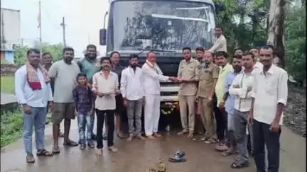 सेलू: दहेगाव (गोसावी) येथे लालपरी सुरू, नागरिकांनी केले चालक व वाहकाचे स्वागत