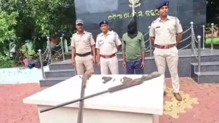 ଛତ୍ରପୁର: ବ୍ରହ୍ମପୁର ପୋଲିସକୁ ବଡ଼ ସଫଳତା, ୨ ଅପରାଧି ଗିରଫ ଓ ୪ ବନ୍ଧୁକ ଜବତ ନେଇ କାର୍ଯ୍ୟାଳୟରେ ସୂଚନା ଦେଲେ ଏସପି
