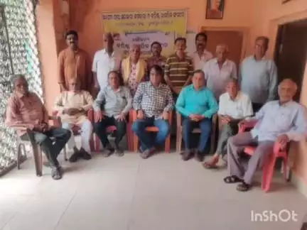ବୀରମହାରାଜପୁର: ସ୍ଥାନୀୟ ବରିଷ୍ଠ ନାଗରିକ ସଙ୍ଗଠନ କାର୍ଯ୍ୟାଳୟରେ ବରିଷ୍ଠ ନାଗରିକ ସଙ୍ଗଠନର ଜରୁରୀ ବୈଠକ ଅନୁଷ୍ଠିତ