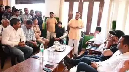 राजगढ़ी: डीएम ने विधायक की उपस्थिति में स्यानाचट्टी में आपदा से क्षतिग्रस्त परिसम्पत्तियों के संबंध में ग्रामीणों के साथ की बैठक
