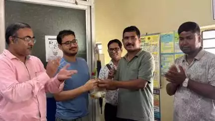 কুশমুণ্ডী: চিকিৎসক দিবসে কুশমণ্ডি পঞ্চায়েত সমিতির উদ্যোগে কুশমণ্ডি হাসপাতালের ডাক্তার ও স্বাস্থ্য কর্মীদের সংবর্ধনা প্রদান
