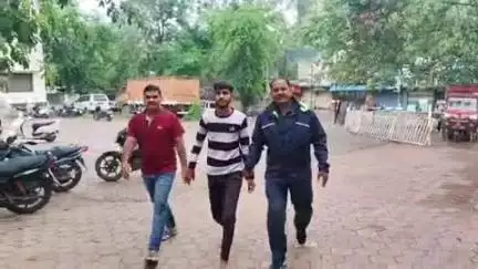 खंडवा नगर: कोतवाली पुलिस ने आर्म्स एक्ट के मामले में 5 साल से फरार चल रहे आरोपी को रामनगर क्षेत्र से किया गिरफ्तार