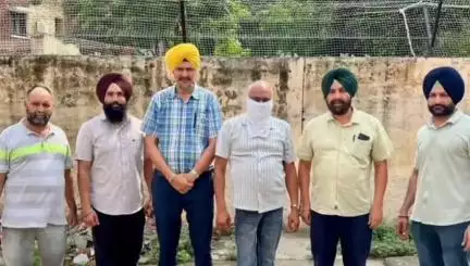 ਅੰਮ੍ਰਿਤਸਰ 2: ਵਿਜੀਲੈਂਸ ਅੰਮ੍ਰਿਤਸਰ ਨੇ 13000 ਰੁਪਏ ਰਿਸ਼ਵਤ ਲੈਂਦੇ ਬਲਾਕ ਅਫ਼ਸਰ ਨੂੰ ਰੰਗੇ ਹੱਥੀ ਕੀਤਾ ਕਾਬੂ