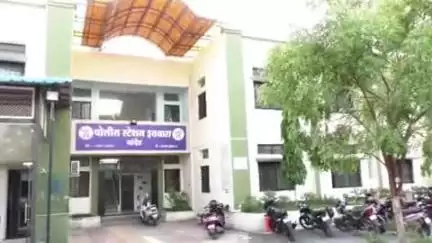 नांदेड: चिरागगल्ली इतवारा येथे तलवार घेऊन दहशत निर्माण करणाऱ्यावर सिटी स्ट्रिट सेफ्टीड्राईव्ह अंतर्गत इतवारा पोलिसांत गुन्हा