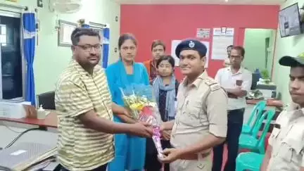 রাজনগর: চিকিৎসক দিবসে রাজনগর ব্লক হাসপাতালের ডাক্তার, নার্স সহ স্বাস্থ্য কর্মীদের সংবর্ধনা প্রদান পুলিশের