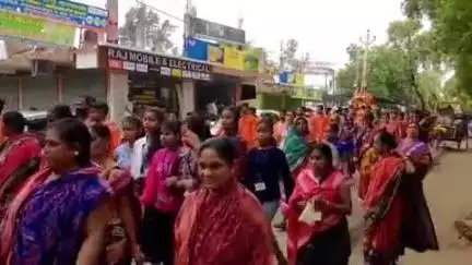 ପାଟଣାଗଡ: ରାମଜୀ ଛକ ନିକଟରେ ହେରା ପଞ୍ଚମୀ ଉତ୍ସବ ଅନୁଷ୍ଠିତ, ଜଗନ୍ନାଥଙ୍କ ରଥ ଭାଙ୍ଗିଲେ ମା' ଲକ୍ଷ୍ମୀ
