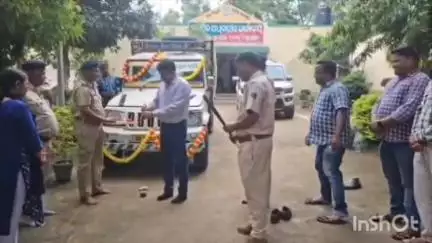 ବୀରମହାରାଜପୁର: ବିନିକା ବନାଞ୍ଚଳ କାର୍ଯ୍ୟାଳୟ ପରିସରରେ ଭ୍ରାମ୍ୟମାଣ ସବୁଜ ରଥ ଶୁଭାରମ୍ଭ, ଯୋଗଦେଲେ ବନଖଣ୍ଡ ଅଧିକାରୀ