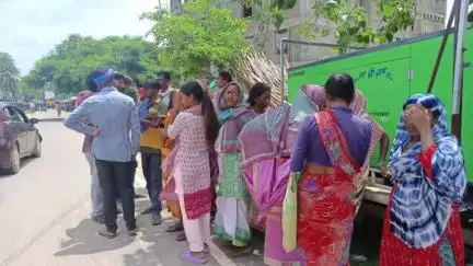 दुमका: प्रतापपुर गांव के पास टोटो और बाइक की टक्कर में बाइक चालक की हुई मौत, दुमका में किया गया शव का पोस्टमार्टम