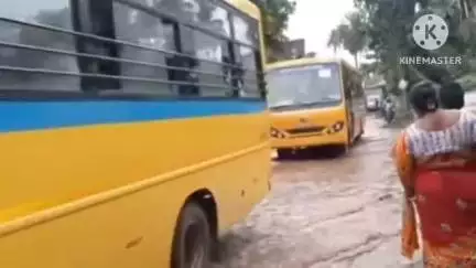 ঠাকুরপুকুর-মহেশতলা: শিবরামপুরে বেহাল রাস্তা, পথ অবরোধ করে বিক্ষোভ স্থানীয়দের #jansamasya
