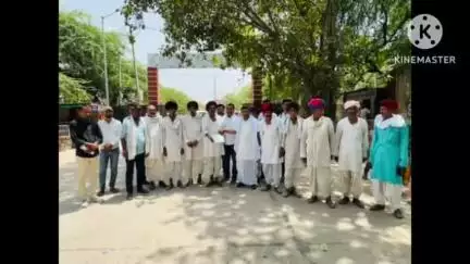 सवाई माधोपुर: कलेक्ट्रेट पहुंचे किसानों ने प्रधानमंत्री फसल बीमा अतिवृष्टि मुआवजा राशि के संबंध में कलेक्टर को सौंपा ज्ञापन