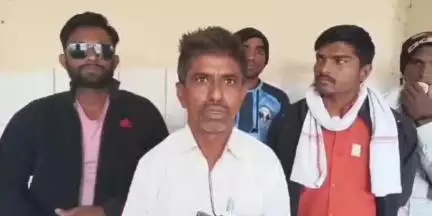 चिखली: करवंड शिवारात अस्वलाच्या हल्ल्यात गंभीर जखमी झालेल्या माझ्या भावाला मदत द्या: जखमीचे भाऊ समाधान चव्हाण