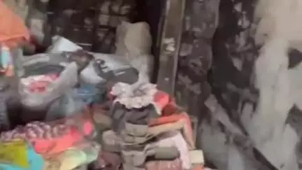 शाहबाद: फरेदुआ में एक कपड़े की दुकान में लगी भीषण आग, लाखों का माल जलकर हुआ खाक