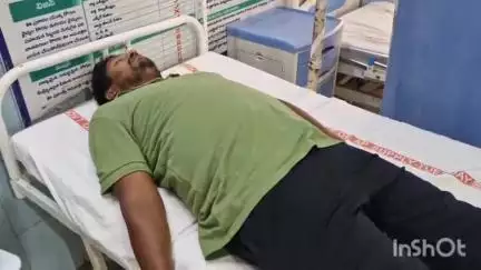 మదనపల్లి మండలంలోని ఈశ్వరమ్మ కాలనీలో ద్విచక్ర వాహనాన్ని కారు ఢీకొనడంతో వ్యక్తికి తీవ్ర గాయాలు