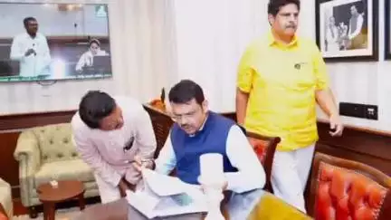 लोणार: मुंबई येथे मुख्यमंत्री देवेंद्र फडणवीस यांची आमदार सिद्धार्थ खरात यांनी घेतली भेट