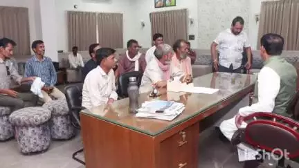 पठारी: तहसील क्षेत्र के एक दर्जन से अधिक नागरिकों ने विभिन्न समस्याओं के समाधान हेतु MLA हरि सिंह सप्रे को दिए आवेदन
