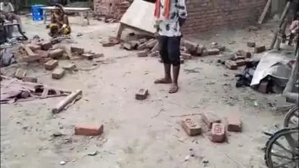 मिल्कीपुर: उधुई गांव में दबंगों ने दीवार गिराकर की मारपीट, पुलिस ने केस दर्ज कर शुरु की छानबीन