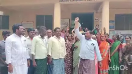 ಸಿಂಧನೂರು: ನರೇಗಾ ಕೂಲಿ ಕಾರ್ಮಿಕರು ಪಟ್ಟಣದಲ್ಲಿ ತಾಲ್ಲೂಕು ಪಂಚಾಯತ್‌ಗೆ ದಿಢೀರ್ ಮುತ್ತಿಗೆ