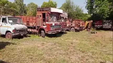 कवठे महांकाळ: कवठेमहाकाळ येथे चोरीस गेलेली ट्रॉली पुन्हा पोलिस ठाण्यात, संबंधित कर्मचाऱ्याकडून जीवाला धोका असल्याचे निवेदन