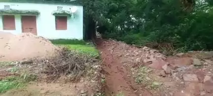 ନବରଙ୍ଗପୁର ପୋଲିସ ଷ୍ଟେସନ: ତାରାଗାଁରେ ପୁରୁଣା ପାଚେରୀ ଭାଙ୍ଗି ନୂତନ ପାଚେରୀ ନିର୍ମାଣ କରିବା ନେଇ ଅଭିଯୋଗ