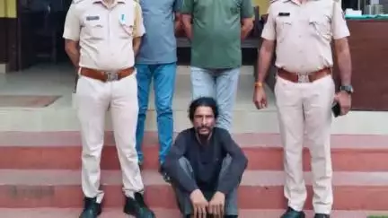 रायपुर: रायपुर क्षेत्र में नाबालिग के अपहरण व दुष्कर्म के मामले में पुलिस ने आरोपी कथित तांत्रिक को न्यायालय में किया पेश