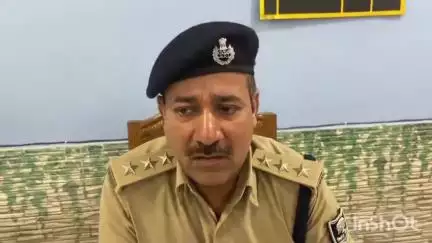 ब्रह्मपुर: नैनीजोर पुलिस ने चार पहिया वाहन से भारी मात्रा में शराब की ज़ब्त, अंधेरे का फायदा उठाकर तस्कर फरार