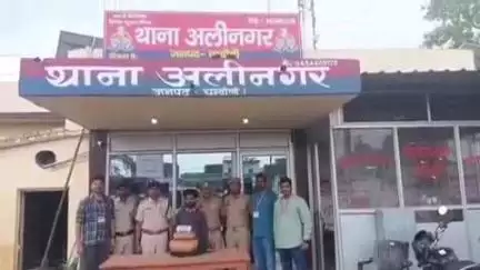 मुगलसराय: जीटीआर ब्रिज के पास थाना अलीनगर पुलिस और RPF की टीम ने 5.280 किलो अवैध गांजे के साथ तस्कर को किया गिरफ्तार