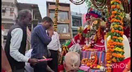 प्रतापगढ़: शहर में निकाली गई श्री जगन्नाथ यात्रा, एसपी ने आरती उतारने के साथ सुरक्षा व्यवस्था का लिया जायज़ा