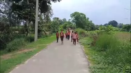 सहसवान: सहसवान क्षेत्र में 1 जुलाई को खुले स्कूल, हंसते-मुस्कुराते बच्चे पहुंचे
