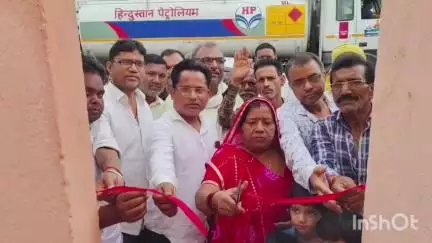 रमना: सर्वेश्वरी चौक के पास पंचायत निधि से बने सामुदायिक शौचालय का मुखिया ने किया उद्घाटन