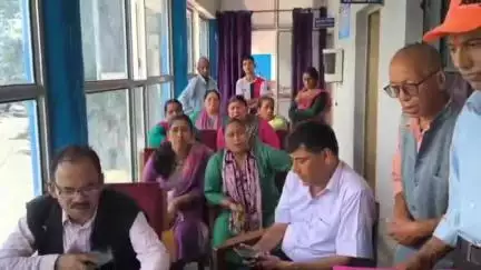 चमोली: जिले में नौ क्लस्टर विद्यालयों का संचालन शुरू, अभिभावकों ने मुख्य शिक्षा अधिकारी को सौंपा ज्ञापन और किया विरोध