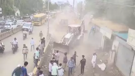 नक्षञवाडी ते रेल्वे स्टेशन ब्रीज रस्त्यावरील  ३६२ अतिक्रमण जमीनदोस्त*