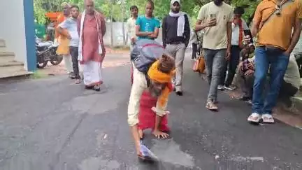 छतरपुर नगर: पहाड़गाव में दबंग पुजारी को मंदिर से भागने की धमकी, एसपी ऑफिस में दिया आवेदन
