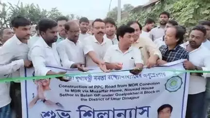 গোয়ালপোখর ২: চাকুলিয়া থানার সেথোর গ্রামে রাস্তার কাজের শুভ সূচনা করলেন বিধায়ক মিনহাজুল আরফিন আজাদ