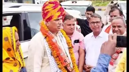 करौली: गृह राज्य मंत्री जवाहर सिंह का टोडाभीम दौरा, पुलिस और पीडब्ल्यूडी विभाग के अधिकारियों के साथ की बैठक