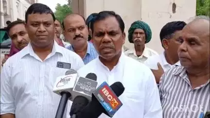 धार: धमपुरी: कांग्रेस के पूर्व विधायक पांचीलाल मेडा का आरोप, सरकार आदिवासियों की जमीन का जबरन अधिग्रहण कर रही है