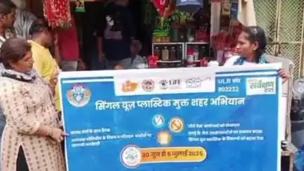 रतलाम: माणक चौक में प्रतिबंधित पॉलीथीन इस्तेमाल करने वाले 6 दुकानदारों पर जुर्माना, दी गई समझाइश