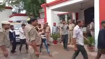 करछना: भडे़वरा बाजार में हुई हिंसा में शामिल 10 उपद्रवियों को पुलिस ने गिरफ्तार कर जेल भेजा, 51 को पहले ही भेजा जा चुका है