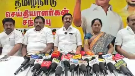 திருப்பூர் தெற்கு: ஒன்றிய அரசின் நிதி நெருக்கடியிலும் தடைபடாத மக்கள் வளர்ச்சி திட்ட பணிகள் - காங்கேயம் சாலையில் அமைச்சர் மு பெ சாமிநாதன் பேட்டி