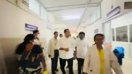 புதுக்கோட்டை: உலக மருத்துவர் தினமான இன்று PMCH ல்  மருத்துவர்களுடன் இணைந்து கேக் வெட்டி இனிப்புகள் வழங்கினார் MLA