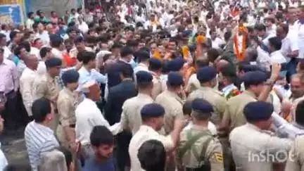 बड़सर: दोपहर का भोजन किए बिना मुख्यमंत्री सुक्खू जनता के बीच बैठकर सुनते रहे समस्याएं