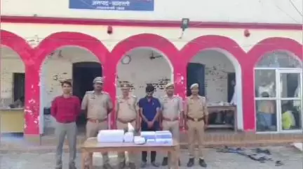 भिनगा: शाहू कंप्यूटर्स खरगौरा मोड़ से फर्जी प्रमाण पत्र तैयार कर आधार कार्ड अपडेट करने वाला वांछित अभियुक्त गिरफ्तार