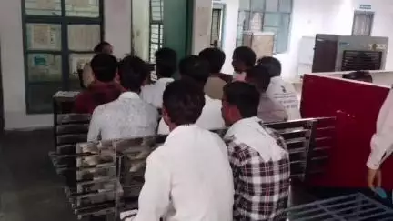 महाराजपुर: आगामी त्योहारों को देखते हुए गढ़ीमलहरा थाने में शांति समिति की बैठक हुई