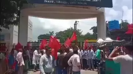 মুরারই ২: AIKS CITU ও ক্ষেতমজুর ইউনিয়নের পক্ষ থেকে পাইকরে বিডিও অফিসে বিভিন্ন দাবি-দাওয়া নিয়ে গন ডেপুটেশন দিলেন
