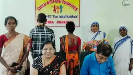 दुमका: बाल कल्याण समिति ने दो माह की नवजात बच्ची को संरक्षण में लिया