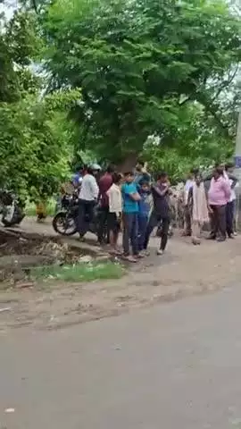 करछना: बस्तर गांव के सड़क हादसे में घायल छात्र की उपचार के दौरान हुई मौत, परिजनों में मचा कोहराम